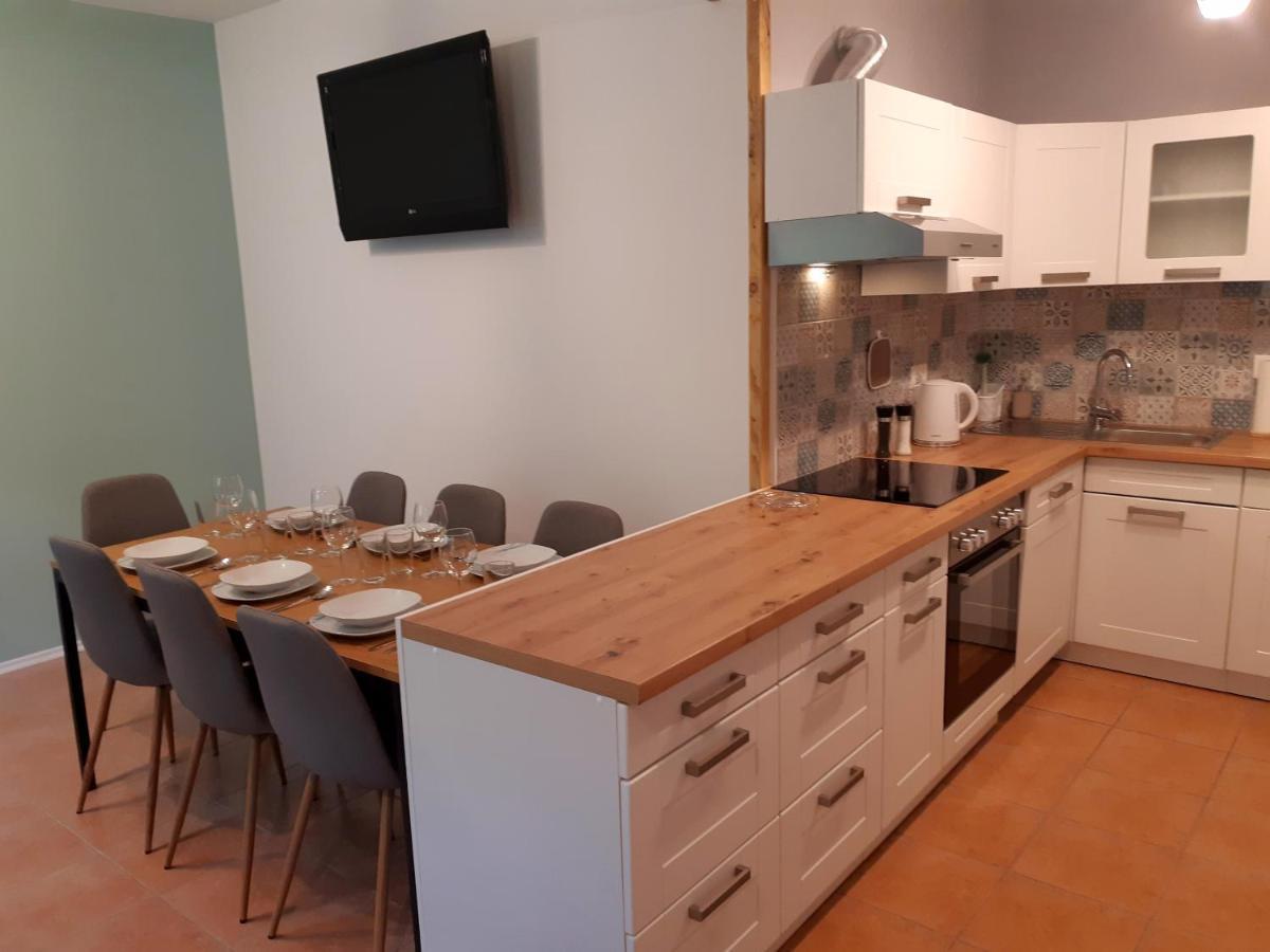 Socaland Apartmaji Экстерьер фото